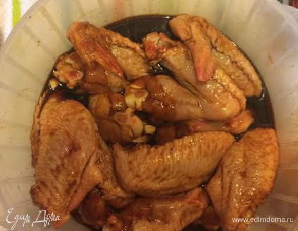 Добавить соевый соус, перемешать и отправить холодильник, минимум на 2 часа, в процессе еще 1 раз перемешать.