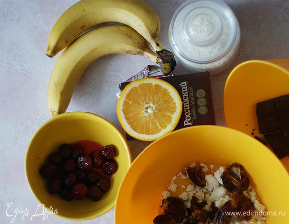 Вот фото набора продуктов. Вишню предварительно разморозить или просто залить кипятком и отжать лишнюю влагу. Это будет начинка для конфет.