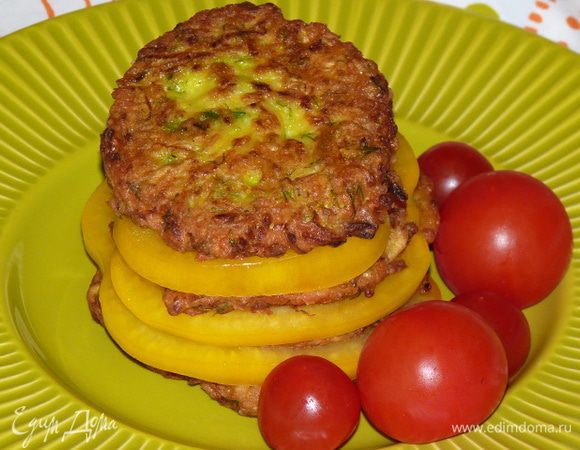 Подавать сразу, стопочкой, чередуя с кольцами перца.