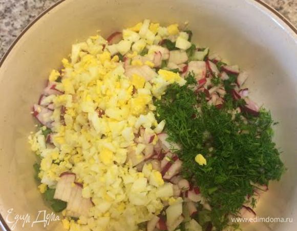 Вареное яйцо и укроп.