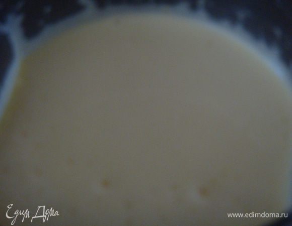 Яйца с сахаром взбить.