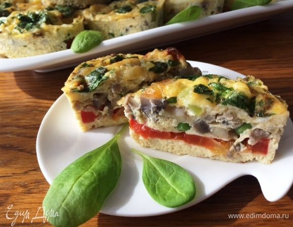 Зовем домочадцев и кормим вкусным завтраком. Угощайтесь, приятного аппетита!