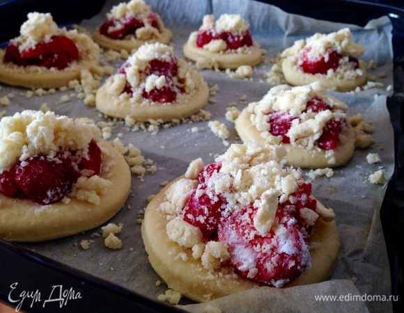 Отправить выпекаться в предварительно нагретую духовку до 180°C на 25 минут, до золотистого цвета.