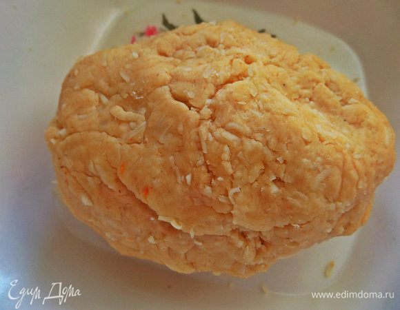 Стараемся слепить колобок.