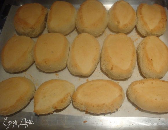 Выпекать в заранее разогретой духовке до 210°С 20 минут, до золотистой корочки.