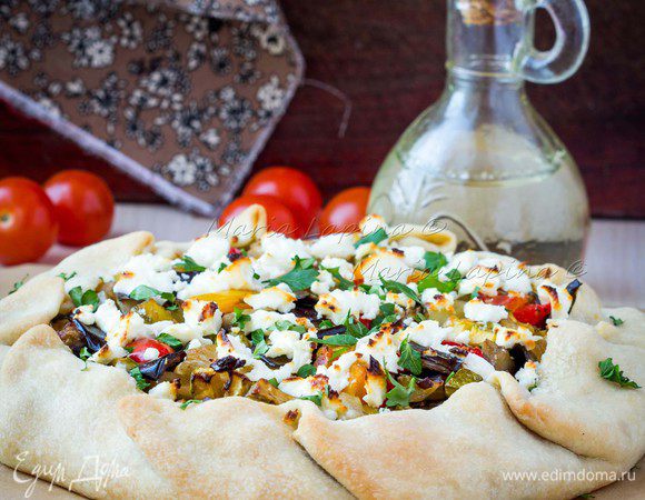 Готовую галету посыпаем свежей зеленью и подаем к столу.