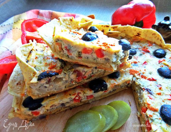 Как видно, пирог хорошо держит форму и что удивительно: очень похож по вкусу на выпечку на слоеном тесте.