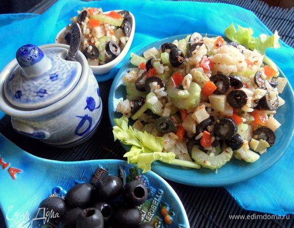 Попробуйте приготовить также салат из похожих ингредиентов от Виктории S: http://www.edimdoma.ru/retsepty/80084-salat-iz-tsvetnoy-kapusty-s-maslinami Понравится тем, кто любит овощи!