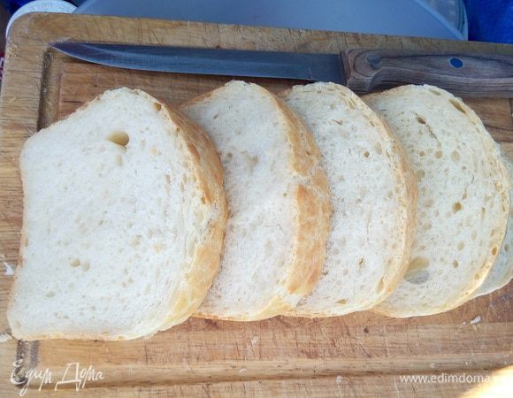 И конечно свежий домашний хлеб :)