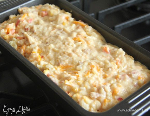 Смесь запечь в духовке при 180°C 20 минут. В оригинале пудинг запекали в той же сковороде, в которой готовили. Я переложила смесь в форму для выпечки кекса/хлеба. 