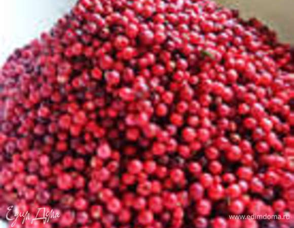 Для соуса ягоды перебираем, моем, даем стечь.