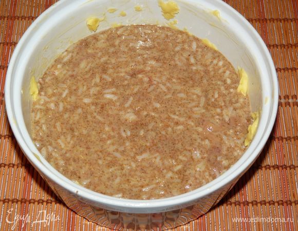 Влить в форму икорную смесь.