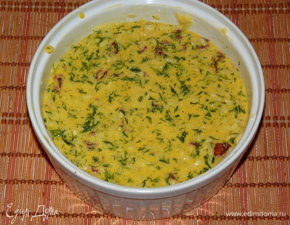 Аккуратно сверху влить вторую смесь.