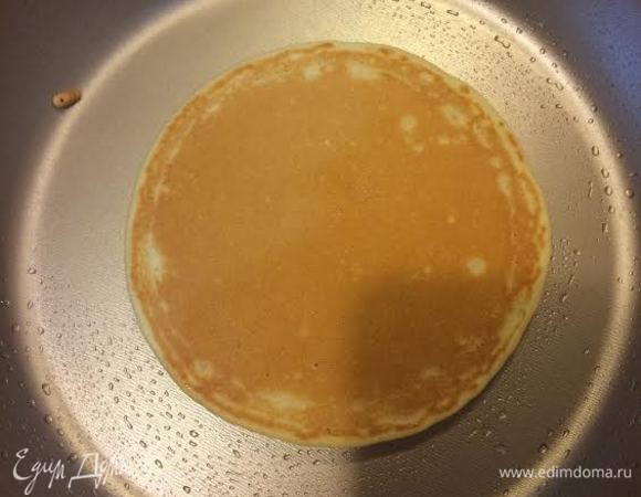 Перевернуть и жарить еще 1 минуту.