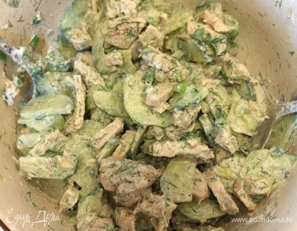 Добавьте майонез и еще раз аккуратно перемешайте. Майонеза может уйти чуть больше или чуть меньше, все зависит от того насколько жидкий у вас майонез.