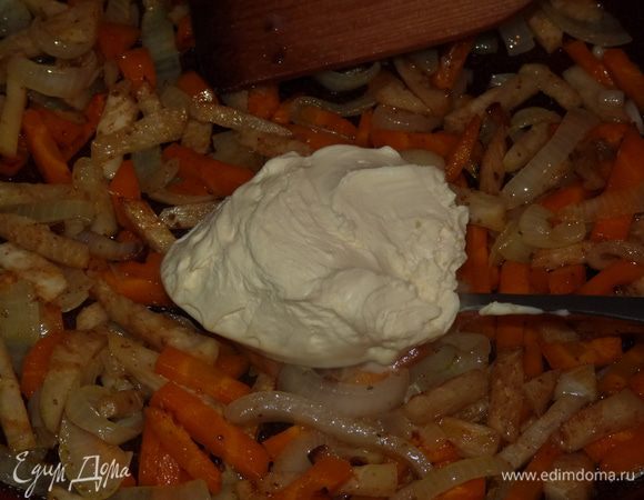 Добавить сливки. У меня жирные, деревенские. Перемешать.