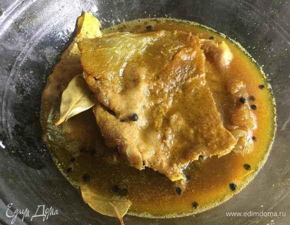 Через 5 дней достаем толстолобика, промойте от соли...