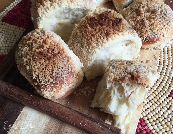 И вот они, готовые вкуснючие мягкие и пушистые булочки! Те, которые с кремом поднялись меньше, но они же с кремом — им все можно;) ммм!!!