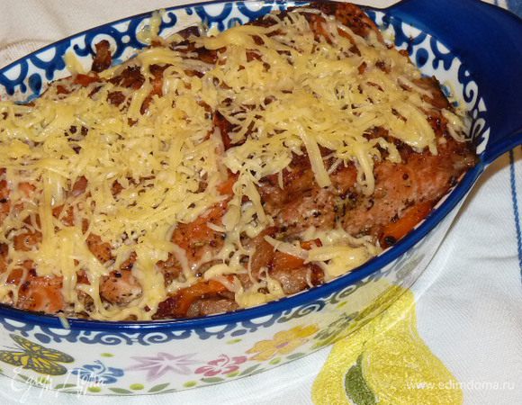 Натереть сыр и посыпать сверху.