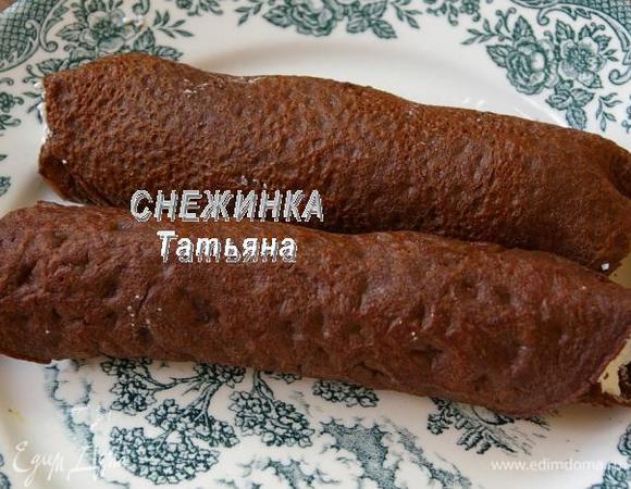 Скрутить рулетом, придав форму. На 5 минут ставим в холод.