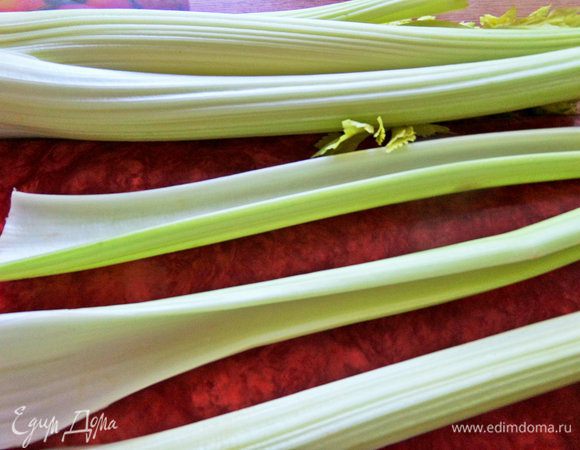 Сельдерей помыть, просушить.