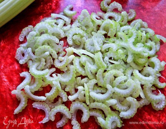 Нарезать как можно тоньше.