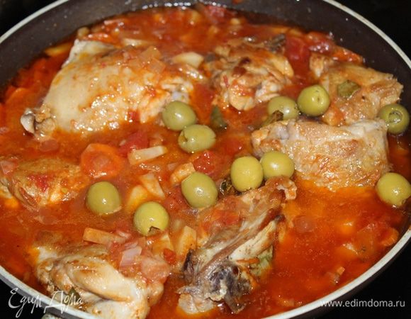 За 5 минут до готовности добавляем оливки.