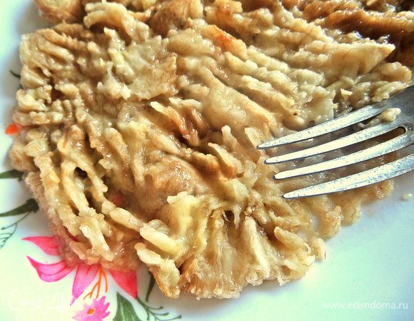 Переспелый банан размять вилкой.