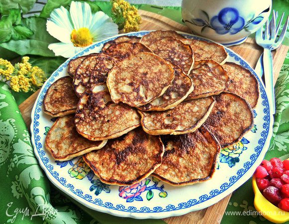 Вышло 18 тонких оладушек. С виду обычные оладьи!