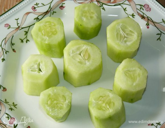 Разрезать на одинаковые части.