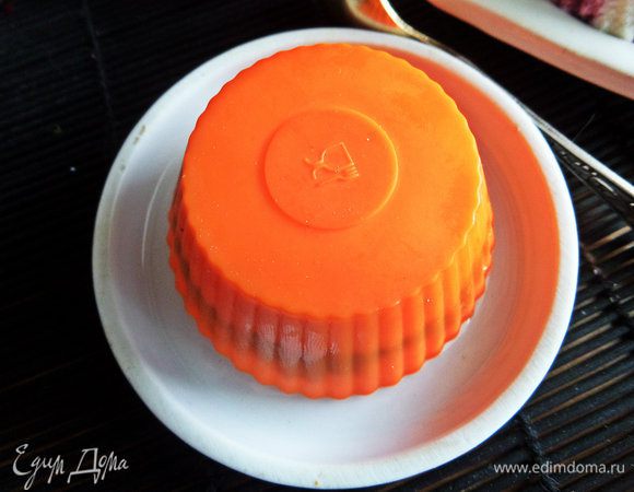 Переворачиваем,снимаем осторожно формочку.