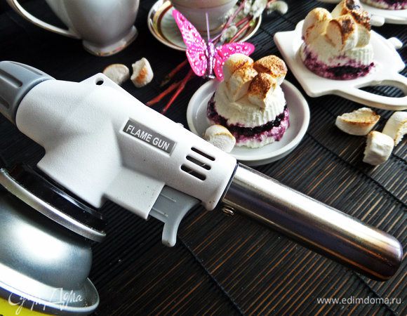 Берем такой газовый баллончик с насадкой — «пистолет».