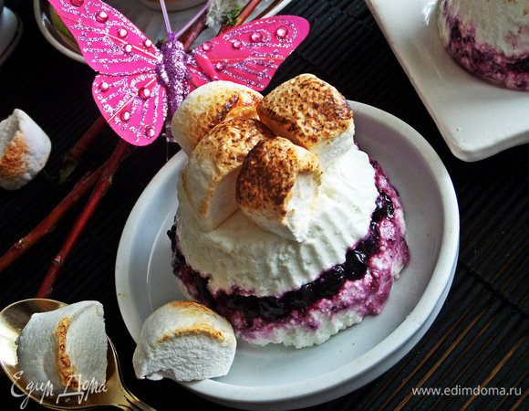 Порция небольшая, но сытная, вполне хватает с чашечкой кофе.