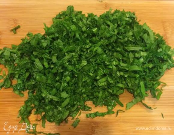 Щавель мелко нарезать.