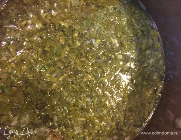 Добавить в суп и варить 5 минут.