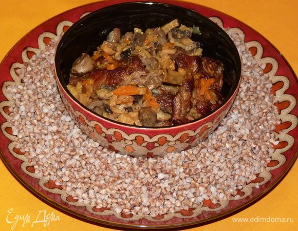 Готово! Зовем всех к столу! На гарнир была гречневая каша...