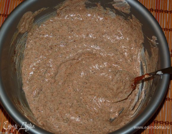 Перемешать маринад с ребрышками.