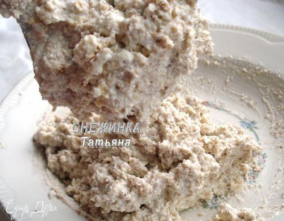 Хорошо перемешиваем и оставляем на 5 минут, чтобы хлопья немного впитали жидкость.