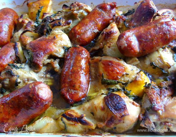 А если как у меня готовые купаты, то добавляем за 15 минут до готовности, тогда же посыпаем свежим шалфеем.