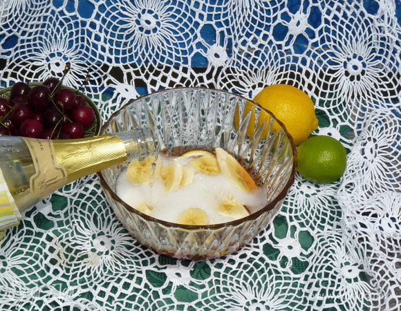 Добавить прохладное шампанское.