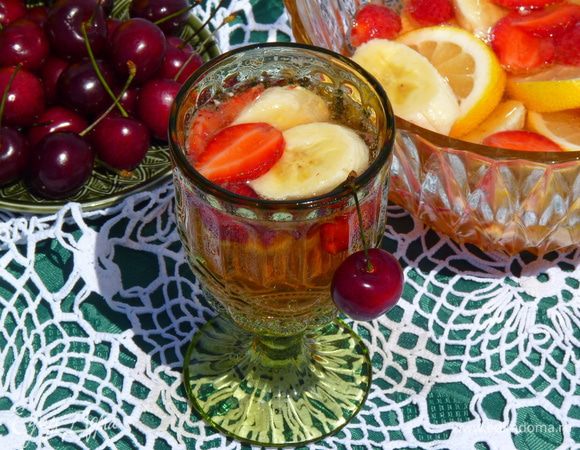 Бокалы украшаем черешней. Вкусного лета и приятного времяпровождения!!! 