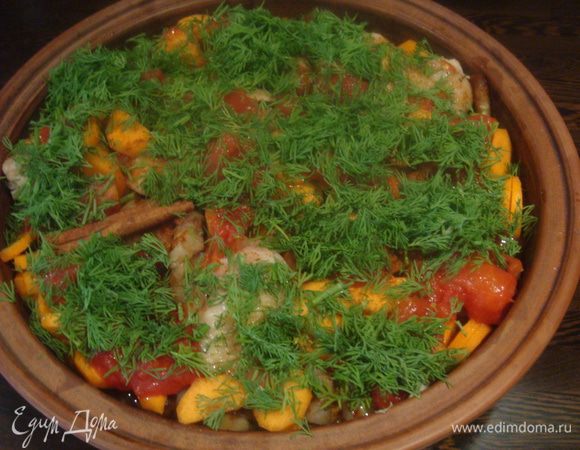 Щедро посыпать зеленью (зелень можно взять любую на свой вкус, у меня на данный момент был только укроп) тушить примерно 1 час, до готовности. Я тушила в духовке.