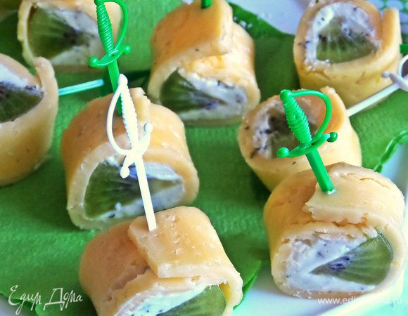 Вот такие симпатичные в разрезе рулетики получаются...На один укус!