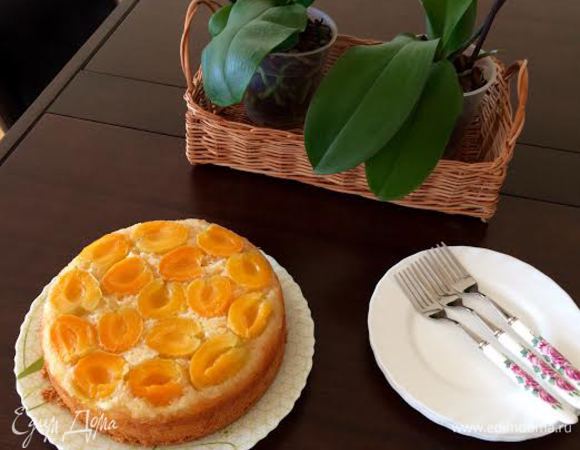 Дать постоять в форме 15-20 минут, провести по краю ножом, освобождая от формы и перевернуть на блюдо. Приятного аппетита!