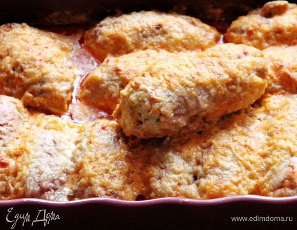 В разогретую до 200°С духовку ставим форму с кручениками и оставляем там минут на 40.