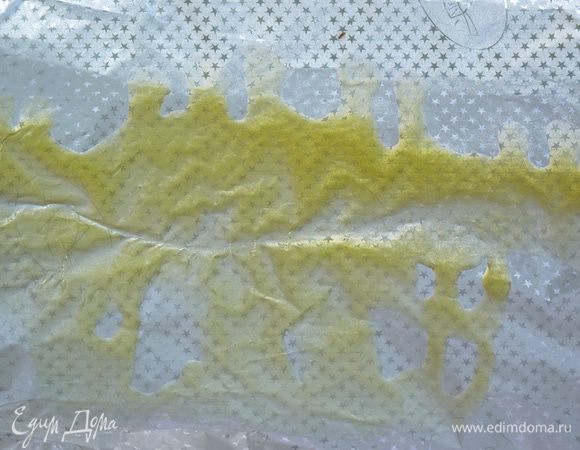 Фольгу смазать маслом.