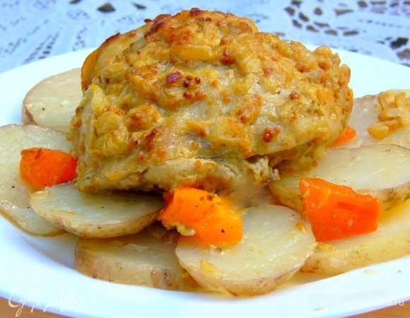 Отправляем запекаться в разогретую до 190°С духовку на 30-40 минут. Подаем,  полив образовавшимся соком. Очень вкусно! Приятного аппетита!