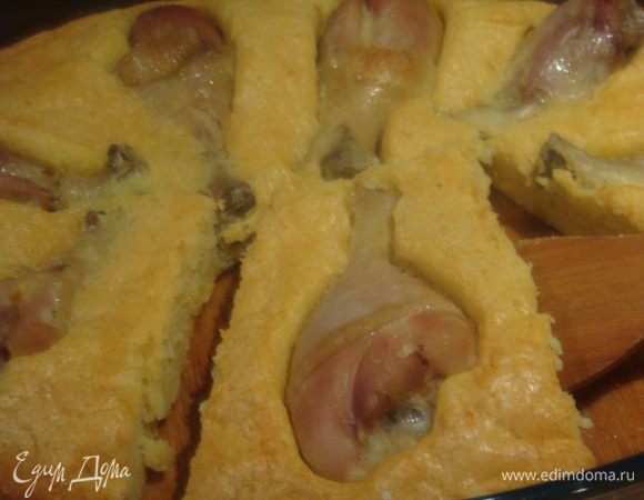 Даем пирогу остыть и подаем к столу с каким-либо салатом. Приятного аппетита!