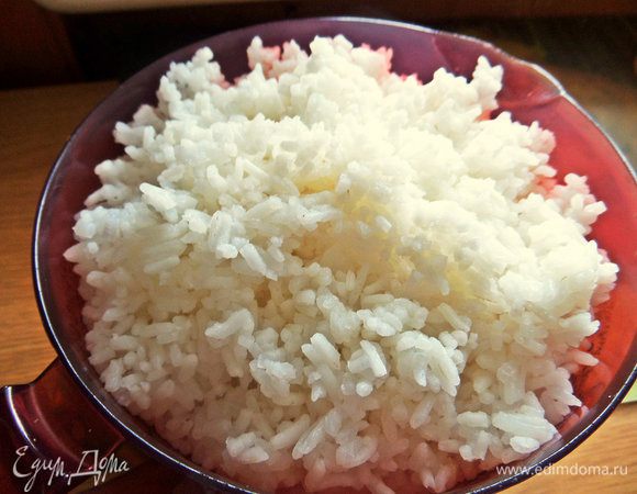 Рис отвариваем заранее, нужна только 1 порция риса. Рис я варила тоже в мультиварке.