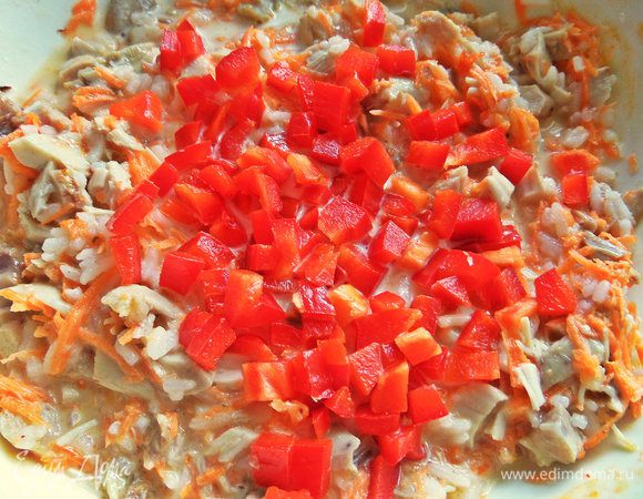 Сладкий перец крошим кубиками.